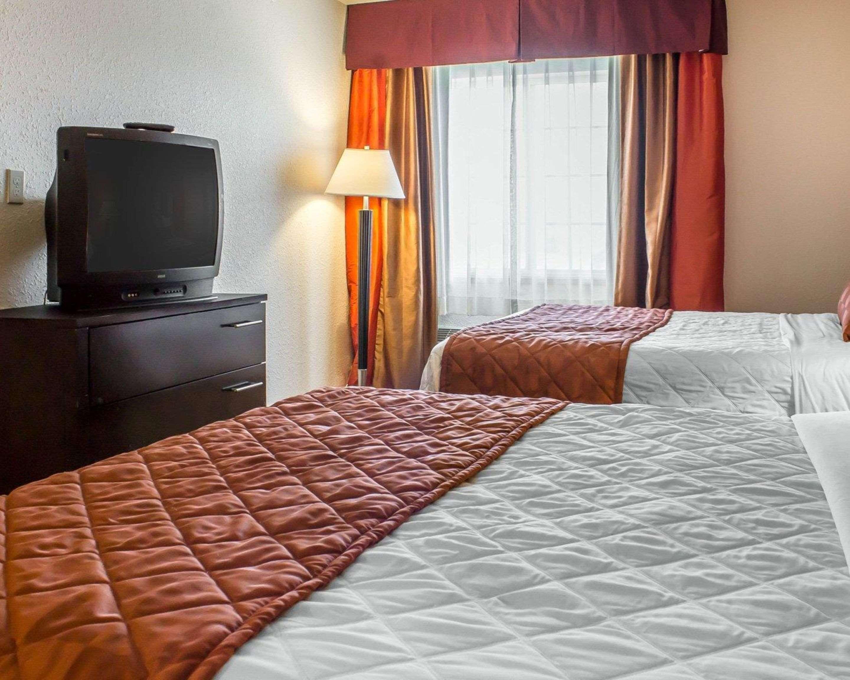 Rodeway Inn & Suites Near Okoboji Lake Milford Dış mekan fotoğraf