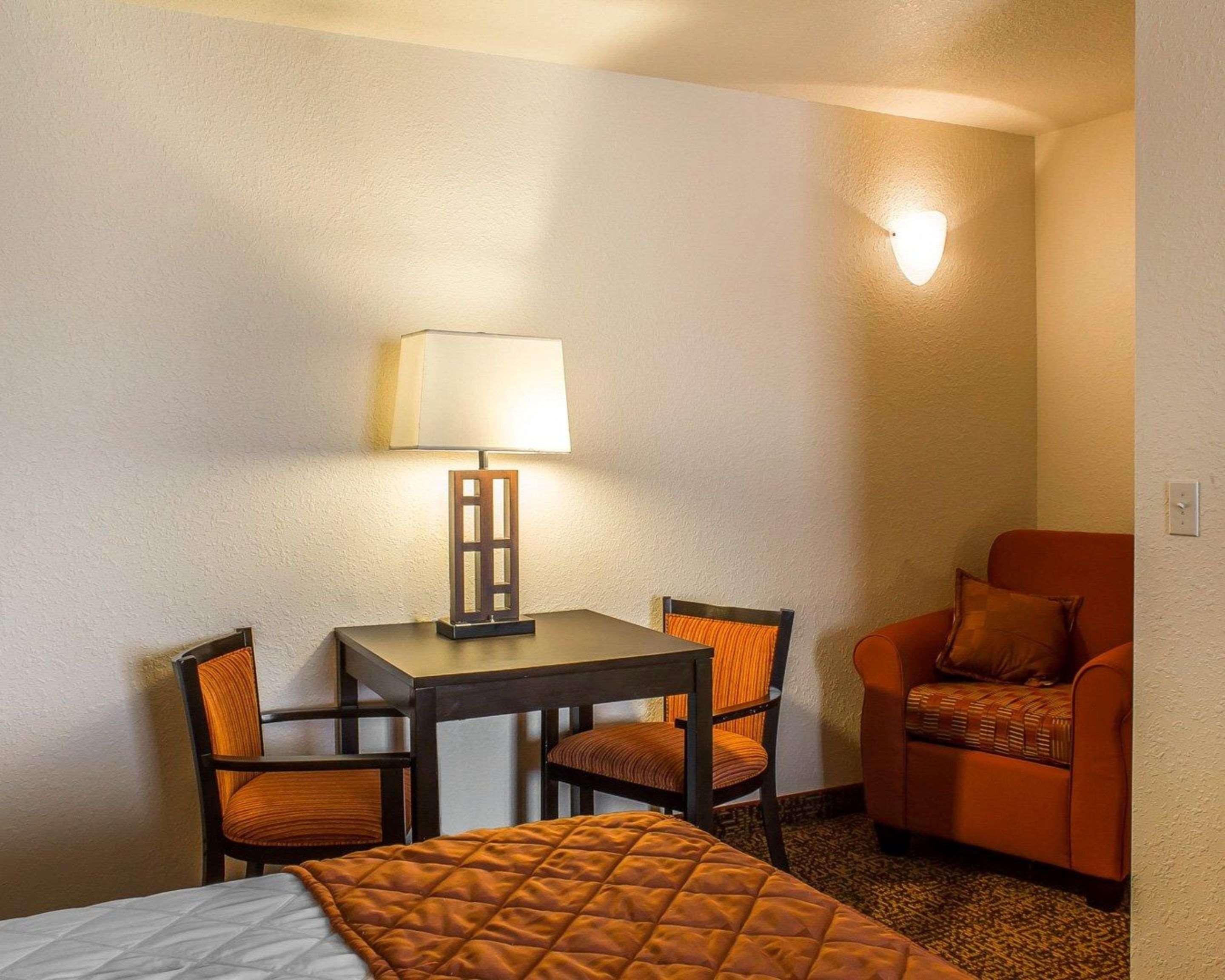 Rodeway Inn & Suites Near Okoboji Lake Milford Dış mekan fotoğraf