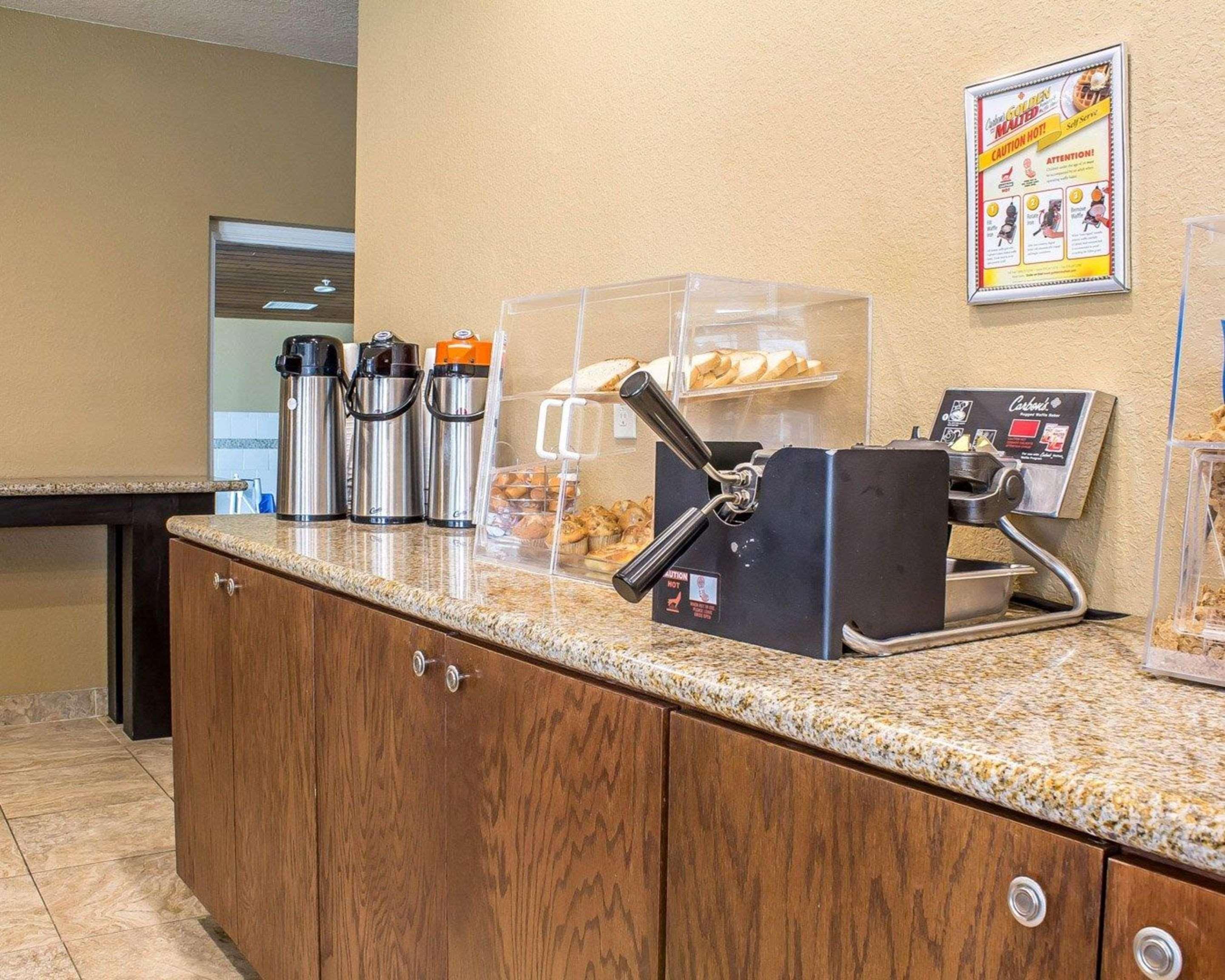 Rodeway Inn & Suites Near Okoboji Lake Milford Dış mekan fotoğraf
