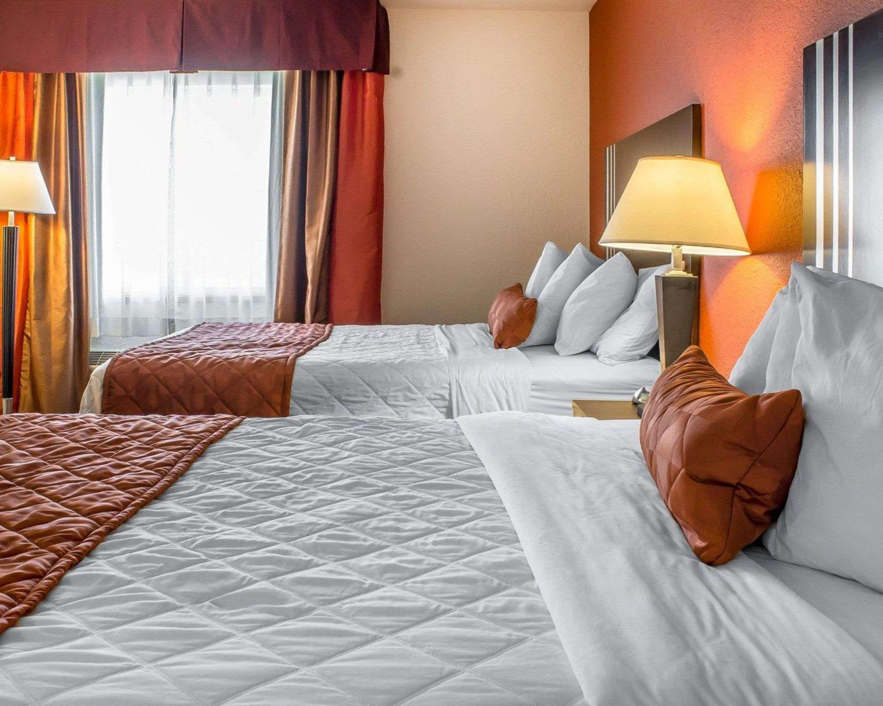Rodeway Inn & Suites Near Okoboji Lake Milford Dış mekan fotoğraf