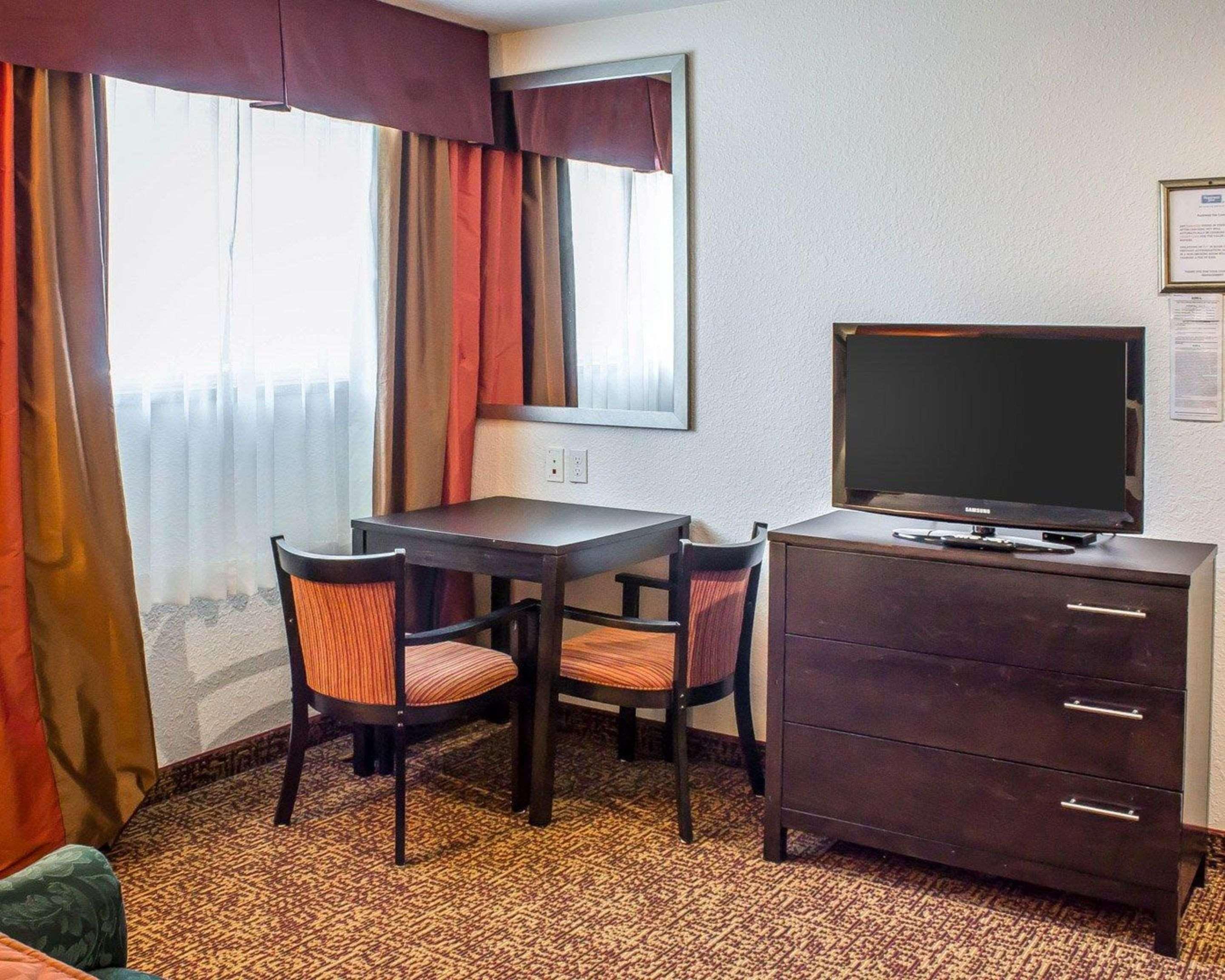 Rodeway Inn & Suites Near Okoboji Lake Milford Dış mekan fotoğraf