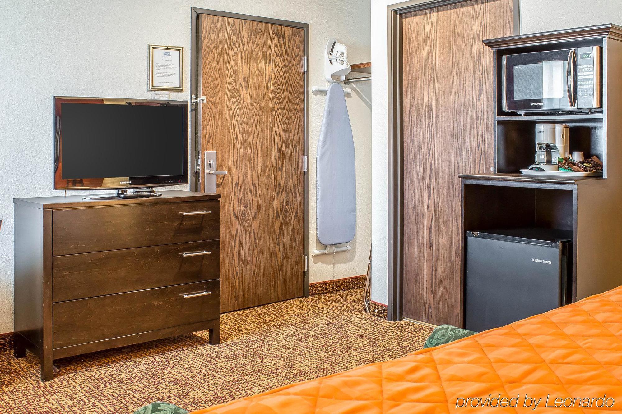 Rodeway Inn & Suites Near Okoboji Lake Milford Dış mekan fotoğraf